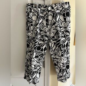 Liz Claiborne - Black & White floral design capris, size 14